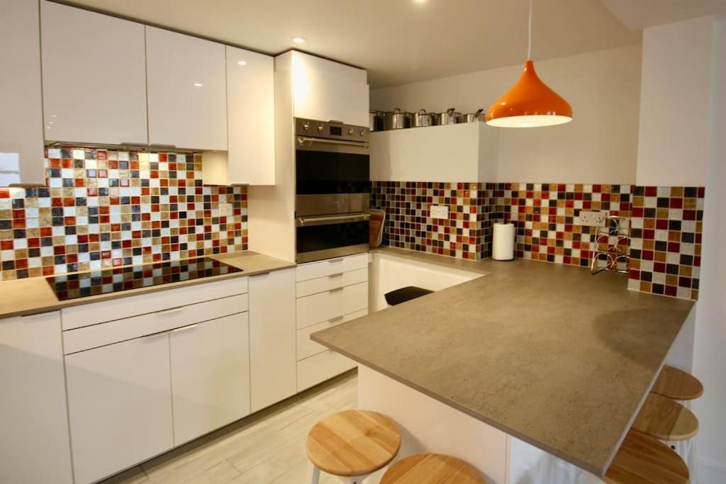 Vernon Place Town Centre, Vernon Cottage 3-Bed With Parking, 1A Vernon Court 2-Bed With Parking, 1B Studio No Parking, Off The High Street Next To Sandford Park Cheltenham Buitenkant foto