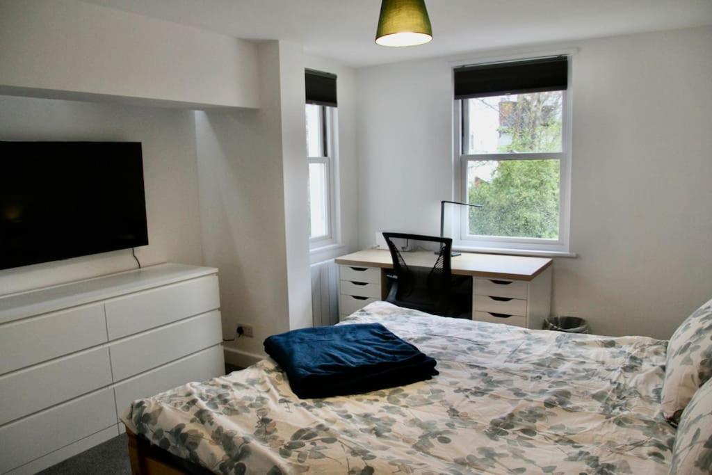 Vernon Place Town Centre, Vernon Cottage 3-Bed With Parking, 1A Vernon Court 2-Bed With Parking, 1B Studio No Parking, Off The High Street Next To Sandford Park Cheltenham Buitenkant foto