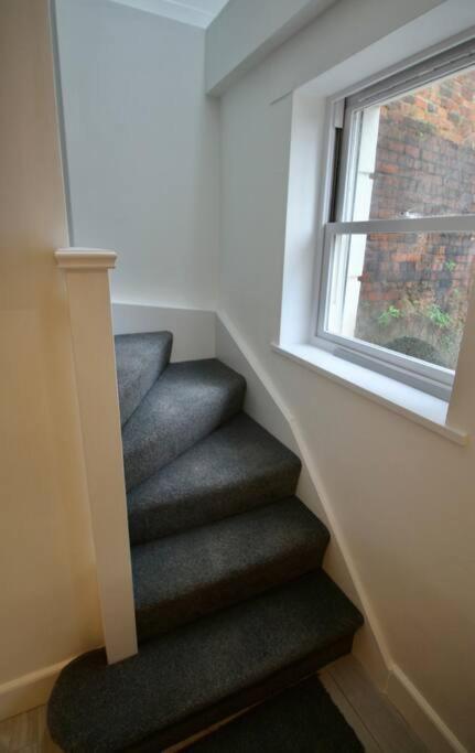 Vernon Place Town Centre, Vernon Cottage 3-Bed With Parking, 1A Vernon Court 2-Bed With Parking, 1B Studio No Parking, Off The High Street Next To Sandford Park Cheltenham Buitenkant foto