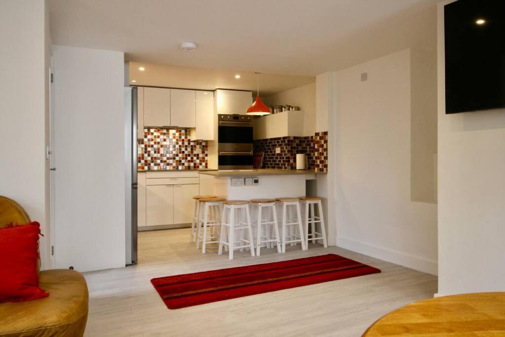 Vernon Place Town Centre, Vernon Cottage 3-Bed With Parking, 1A Vernon Court 2-Bed With Parking, 1B Studio No Parking, Off The High Street Next To Sandford Park Cheltenham Buitenkant foto