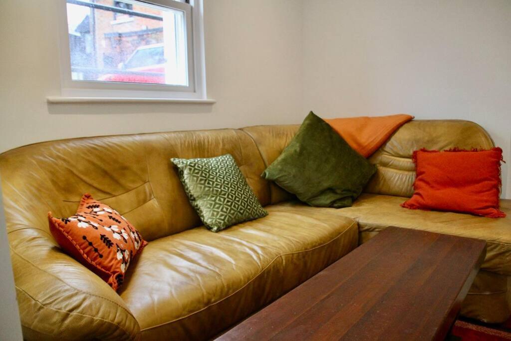 Vernon Place Town Centre, Vernon Cottage 3-Bed With Parking, 1A Vernon Court 2-Bed With Parking, 1B Studio No Parking, Off The High Street Next To Sandford Park Cheltenham Buitenkant foto
