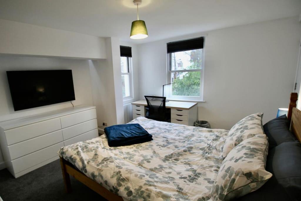 Vernon Place Town Centre, Vernon Cottage 3-Bed With Parking, 1A Vernon Court 2-Bed With Parking, 1B Studio No Parking, Off The High Street Next To Sandford Park Cheltenham Buitenkant foto