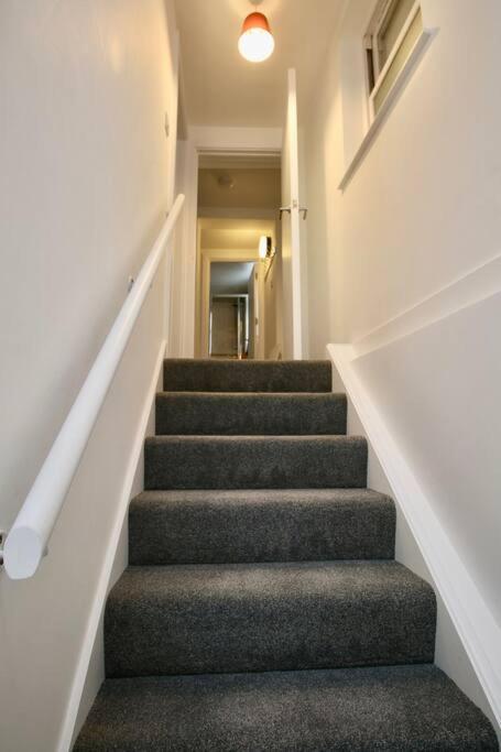 Vernon Place Town Centre, Vernon Cottage 3-Bed With Parking, 1A Vernon Court 2-Bed With Parking, 1B Studio No Parking, Off The High Street Next To Sandford Park Cheltenham Buitenkant foto