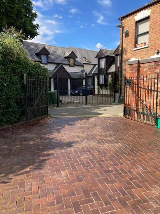 Vernon Place Town Centre, Vernon Cottage 3-Bed With Parking, 1A Vernon Court 2-Bed With Parking, 1B Studio No Parking, Off The High Street Next To Sandford Park Cheltenham Buitenkant foto