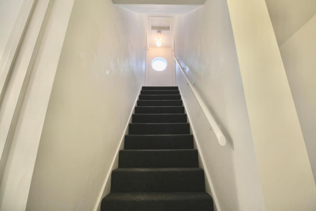 Vernon Place Town Centre, Vernon Cottage 3-Bed With Parking, 1A Vernon Court 2-Bed With Parking, 1B Studio No Parking, Off The High Street Next To Sandford Park Cheltenham Buitenkant foto