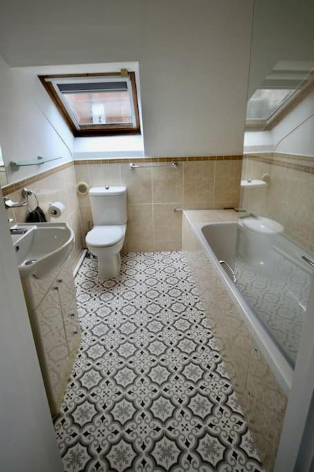 Vernon Place Town Centre, Vernon Cottage 3-Bed With Parking, 1A Vernon Court 2-Bed With Parking, 1B Studio No Parking, Off The High Street Next To Sandford Park Cheltenham Buitenkant foto