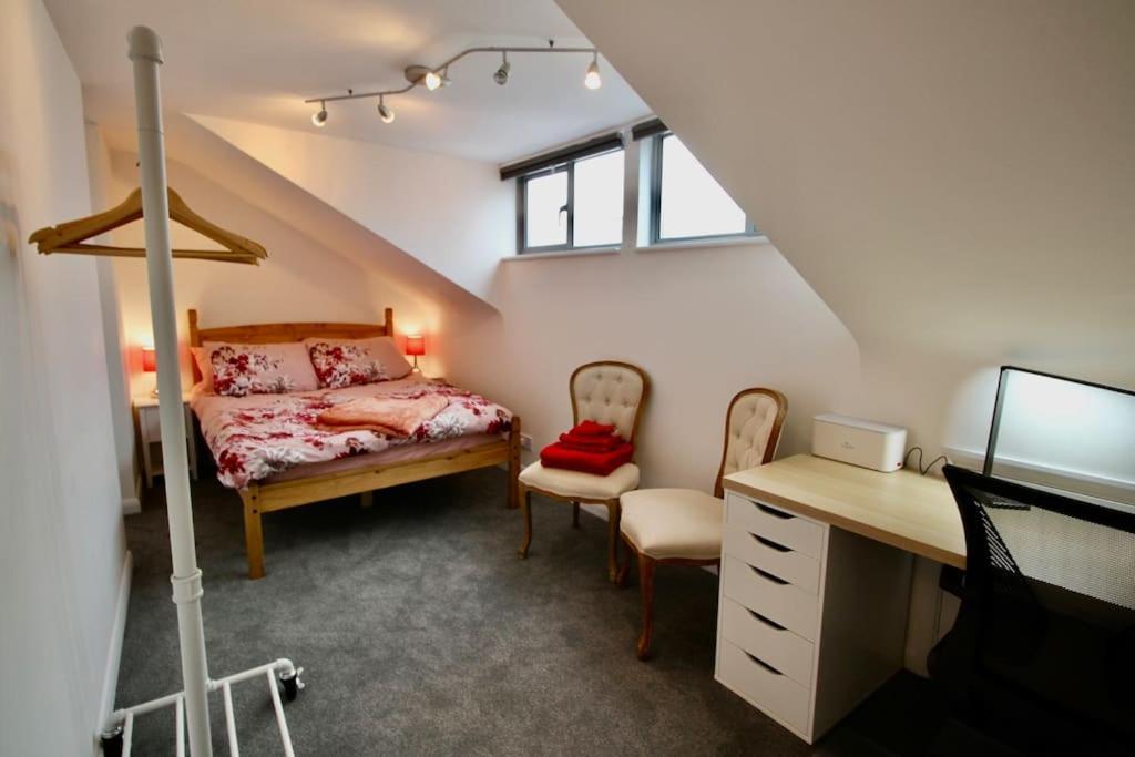 Vernon Place Town Centre, Vernon Cottage 3-Bed With Parking, 1A Vernon Court 2-Bed With Parking, 1B Studio No Parking, Off The High Street Next To Sandford Park Cheltenham Buitenkant foto