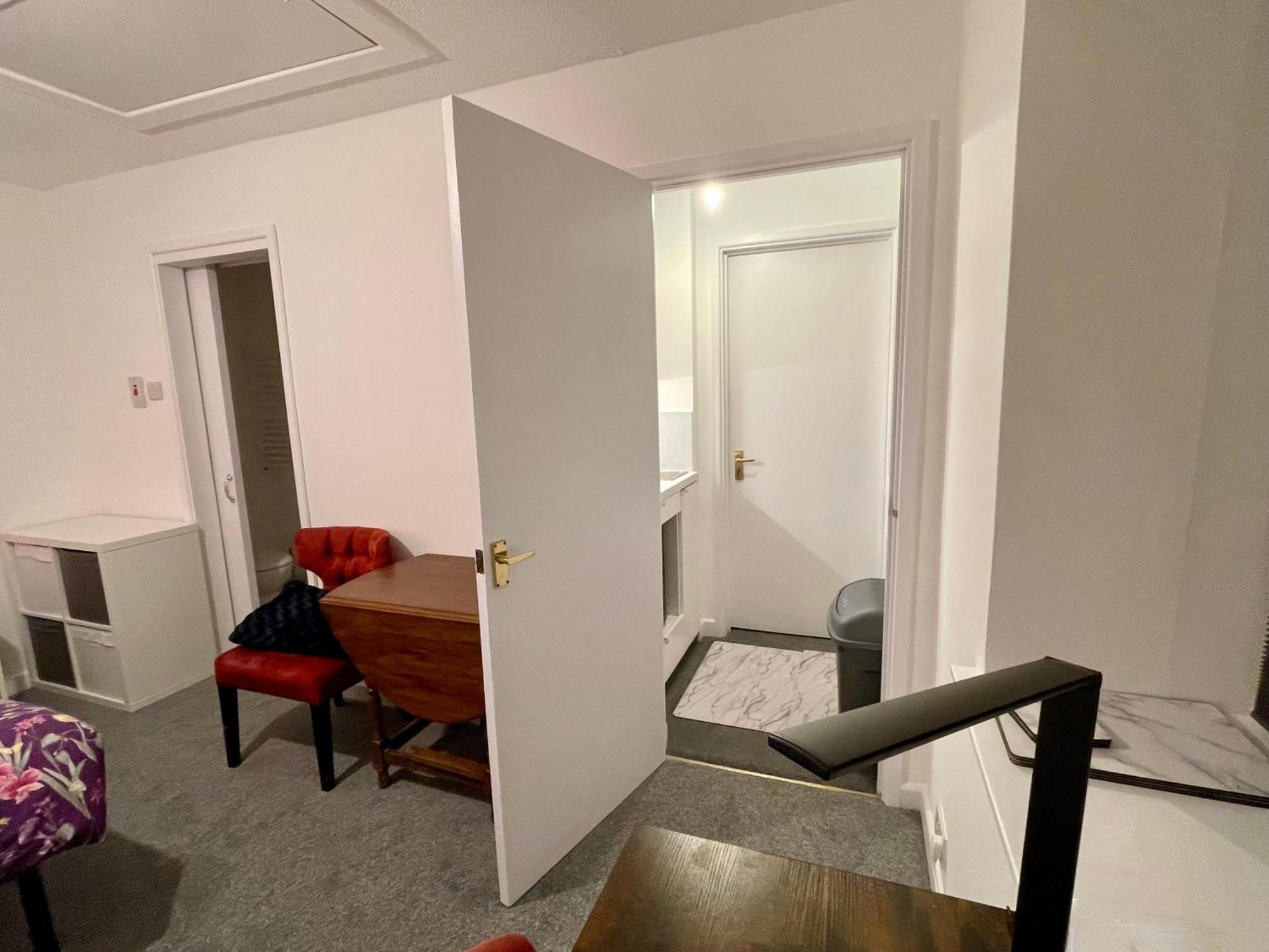Vernon Place Town Centre, Vernon Cottage 3-Bed With Parking, 1A Vernon Court 2-Bed With Parking, 1B Studio No Parking, Off The High Street Next To Sandford Park Cheltenham Buitenkant foto