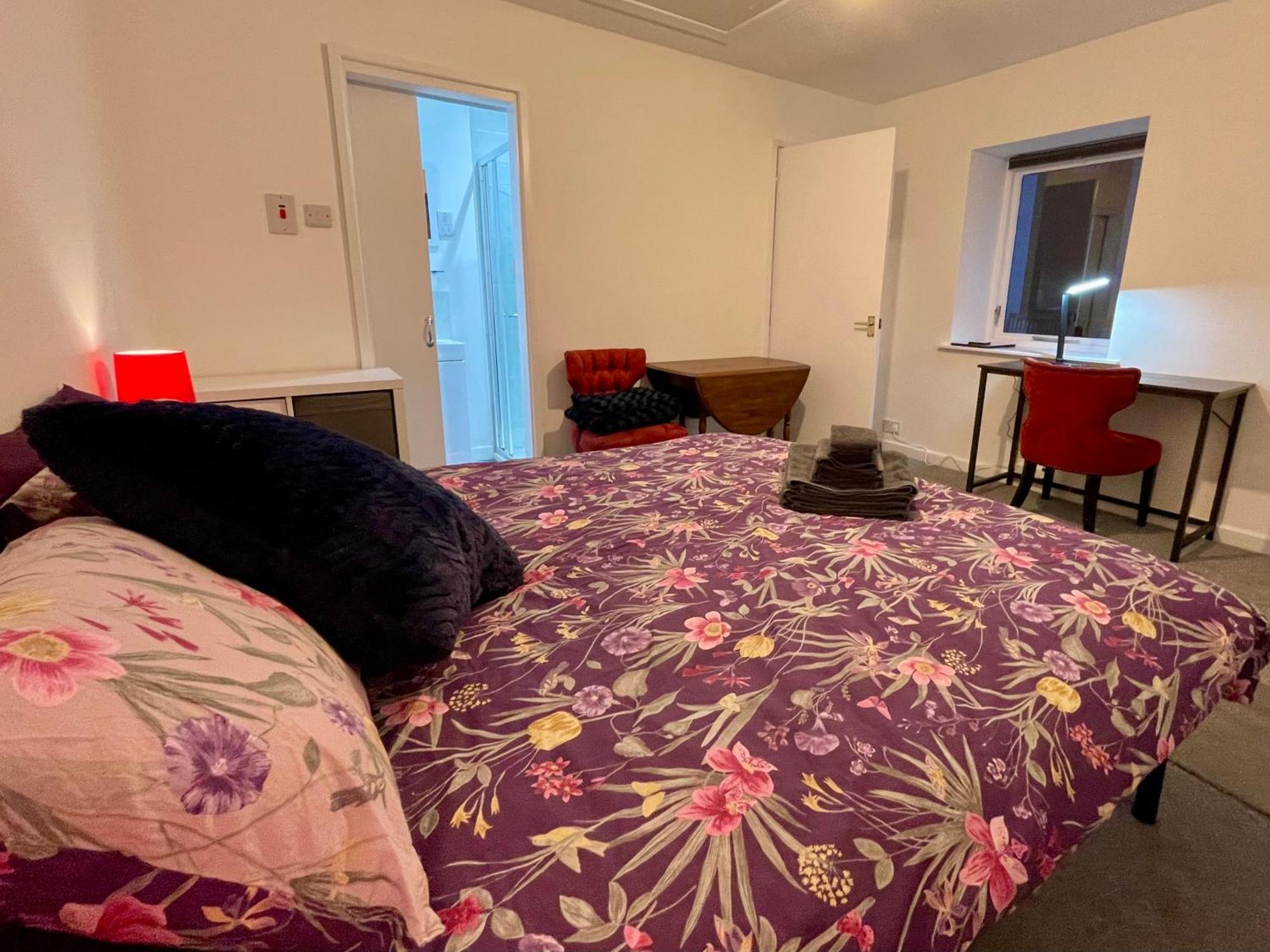 Vernon Place Town Centre, Vernon Cottage 3-Bed With Parking, 1A Vernon Court 2-Bed With Parking, 1B Studio No Parking, Off The High Street Next To Sandford Park Cheltenham Buitenkant foto