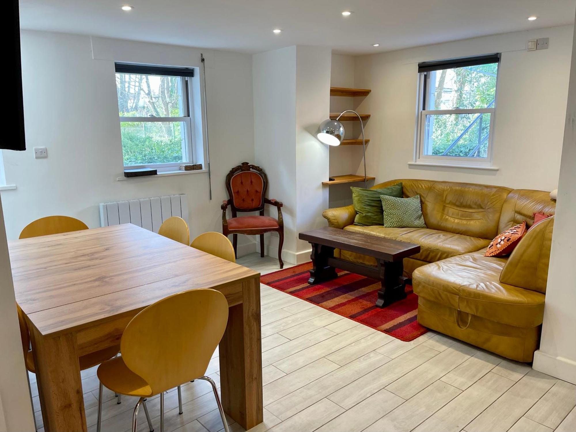 Vernon Place Town Centre, Vernon Cottage 3-Bed With Parking, 1A Vernon Court 2-Bed With Parking, 1B Studio No Parking, Off The High Street Next To Sandford Park Cheltenham Buitenkant foto