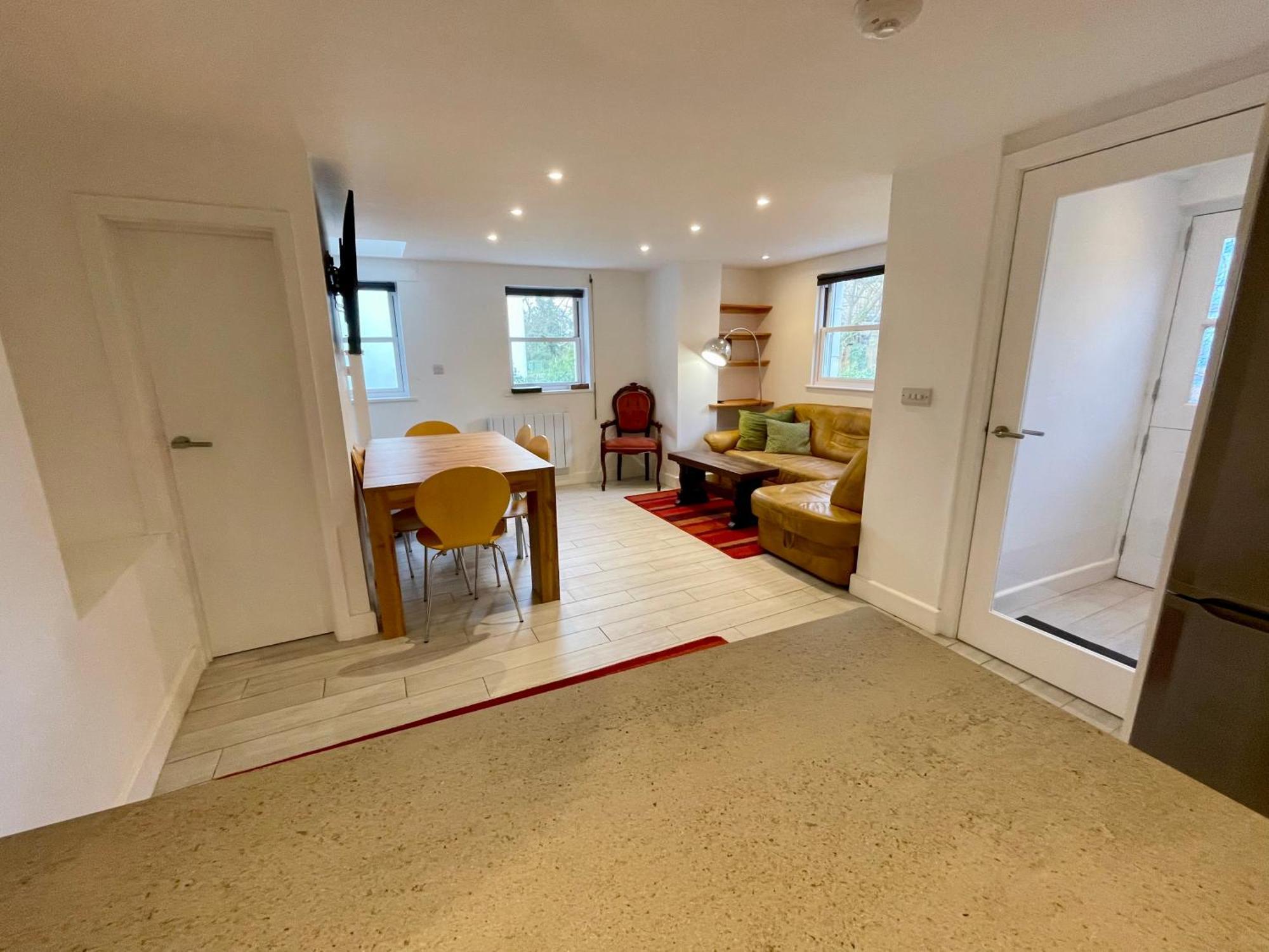 Vernon Place Town Centre, Vernon Cottage 3-Bed With Parking, 1A Vernon Court 2-Bed With Parking, 1B Studio No Parking, Off The High Street Next To Sandford Park Cheltenham Buitenkant foto