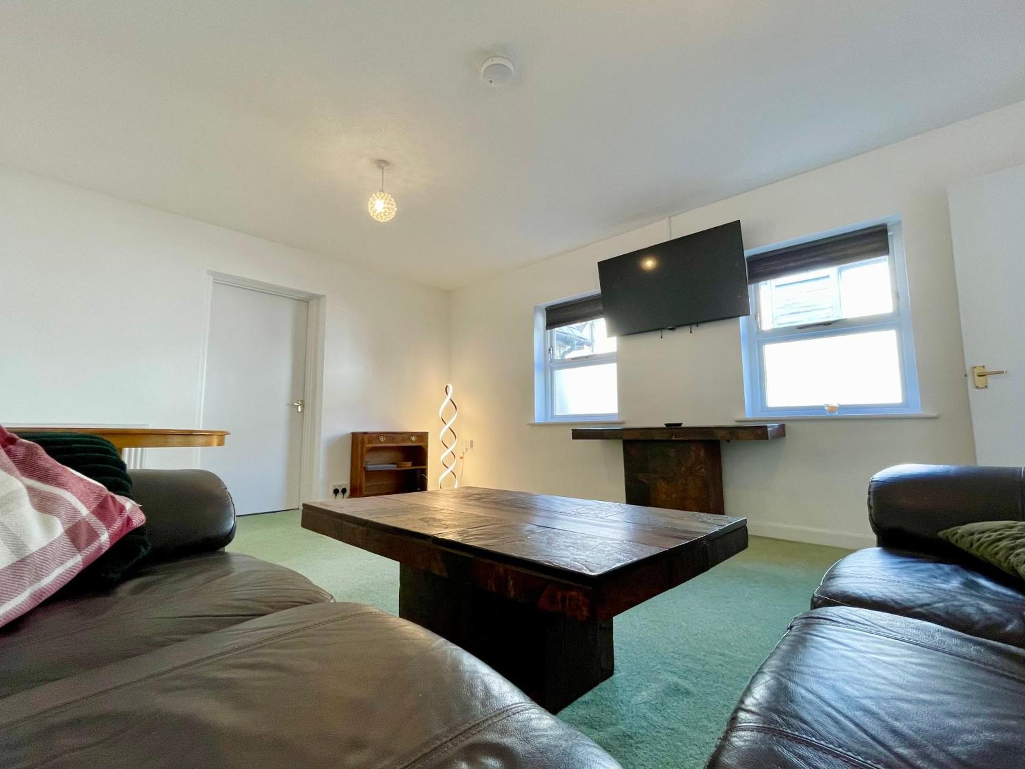 Vernon Place Town Centre, Vernon Cottage 3-Bed With Parking, 1A Vernon Court 2-Bed With Parking, 1B Studio No Parking, Off The High Street Next To Sandford Park Cheltenham Buitenkant foto